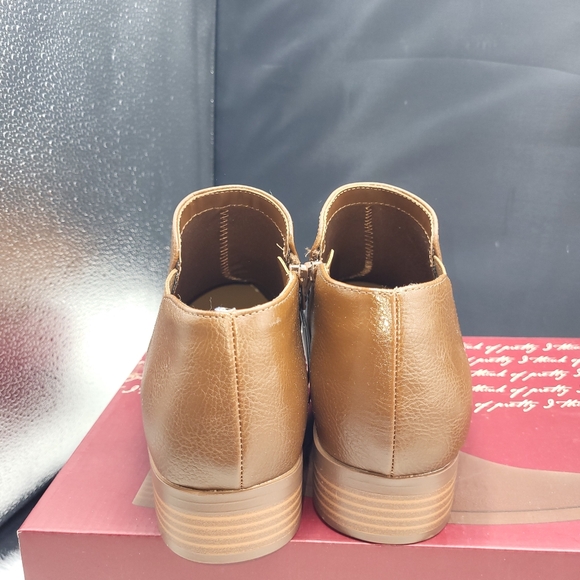 Kensie Women's Tan Ankle Booties - Picture 2 of 7